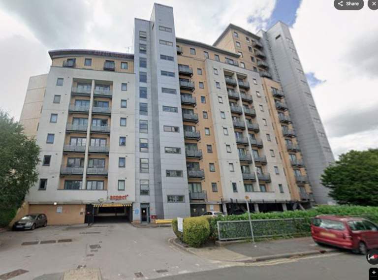 Secure 24/7 parking near the MERRION Centre Leeds (6125) LS2 8WG