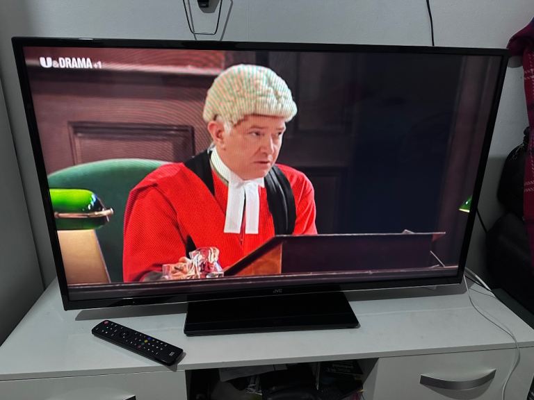 Excellent 43” JVC SMART LED FULL HDTV 