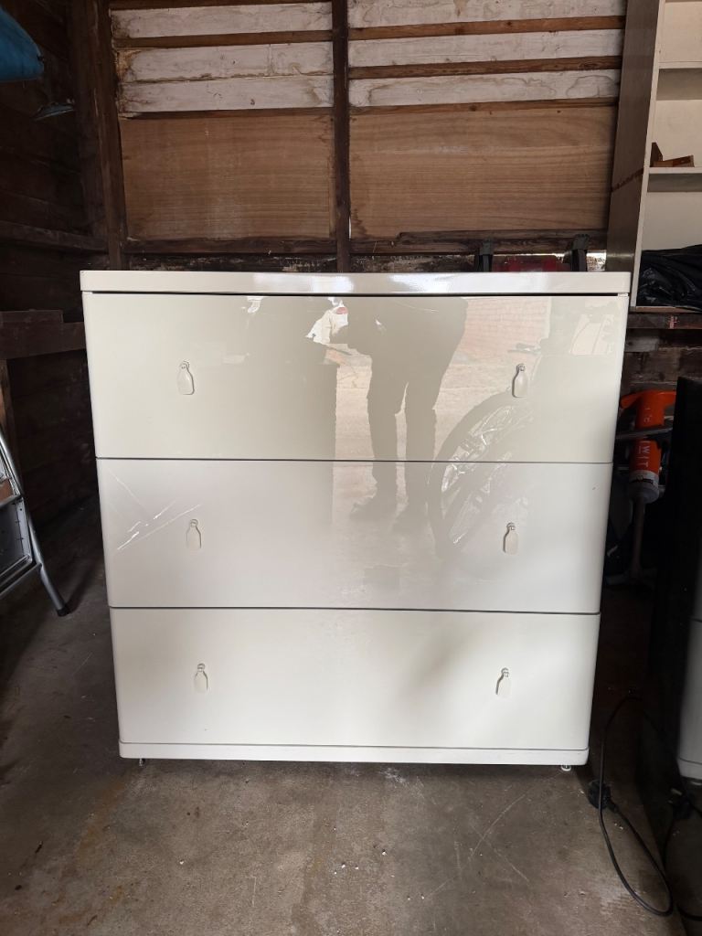 Chest of Drawers - high gloss cream / white