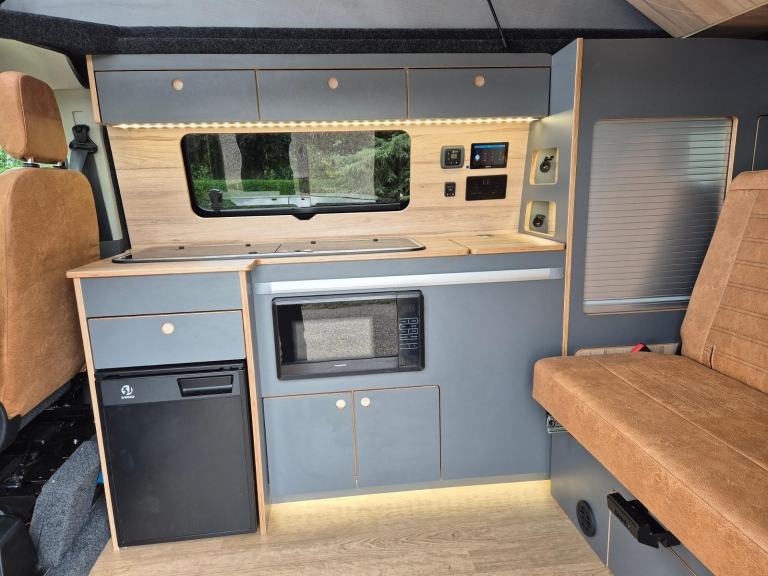 Ford Transit Custom Limited SPEEDS EDITION Camper 130ps 4Berth, HIGH SPEC