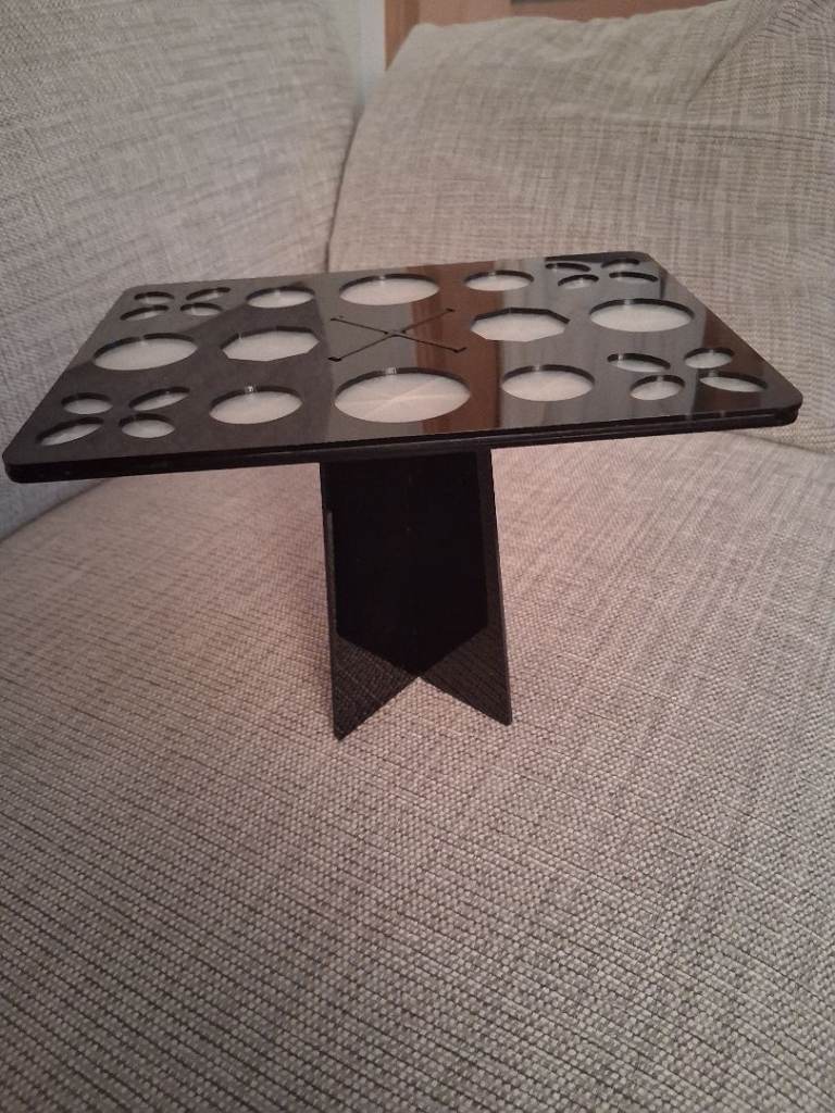 Make-up brushes drying rack