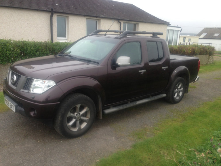NISSAN NAVARA ALLOY WHEELS  SET OF 4 WITH TYRES 17"; DELIVERY AVAILABLE. 