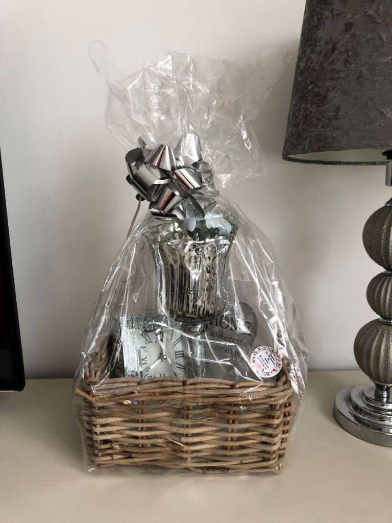 New Silver Home Decor Gift Basket with Clock and Vase