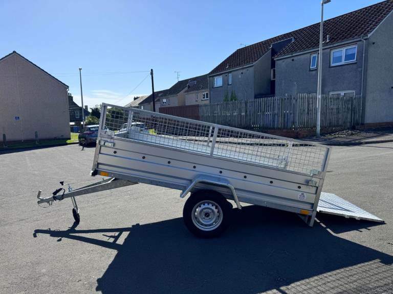 BRAND NEW 7,7ft x 4,2ft SINGLE AXLE TRAILER WITH 40CM MESH AND RAMP