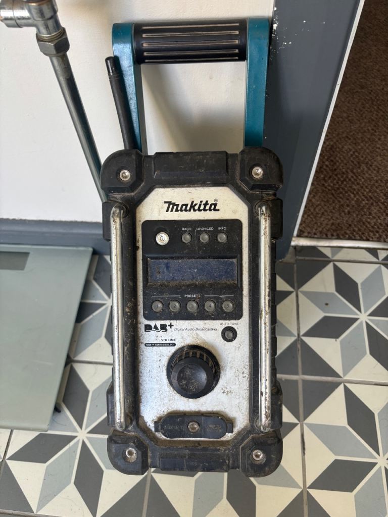 Makita site radio