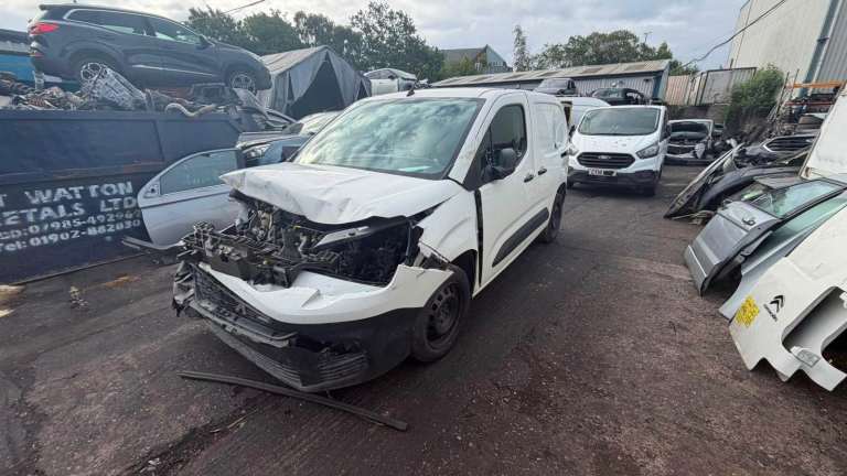 2019 PEUGEOT PARTNER 1000 1.6 BLUEHDI 100 PROFESSIONAL VAN BREAKING FOR PARTS