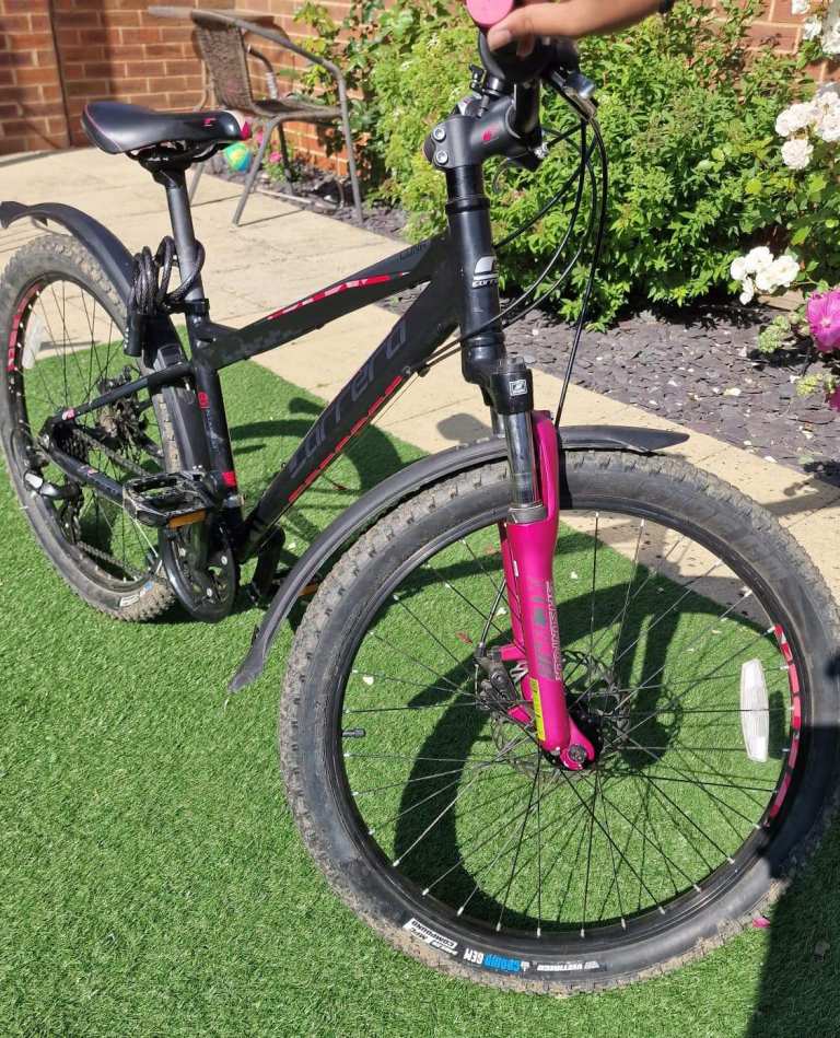 Carrera Luna Junior Mountain Bike - 24" Wheel Black and Pink 