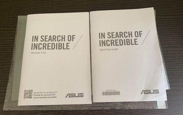 All-in-one desktop PC. 27 inch monitor. Silver and white