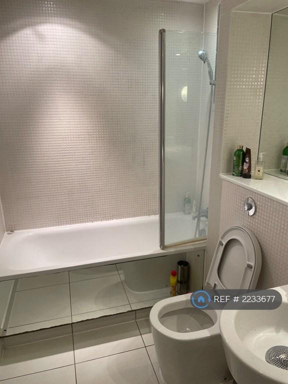 2 bedroom flat in Raphael House, Ilford, IG1 (2 bed) (#2233677)