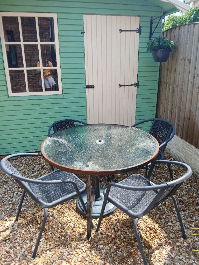 Reduced for quick sale to £40 O.N.O  garden patio set