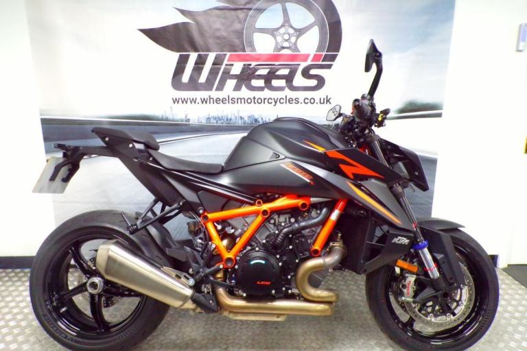 2025 KTM 1390 SUPERDUKE R EVO 24 LOW MILEAGE