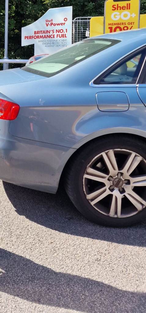 Audi A4 2.7 , v6 engine. Leathers auto px