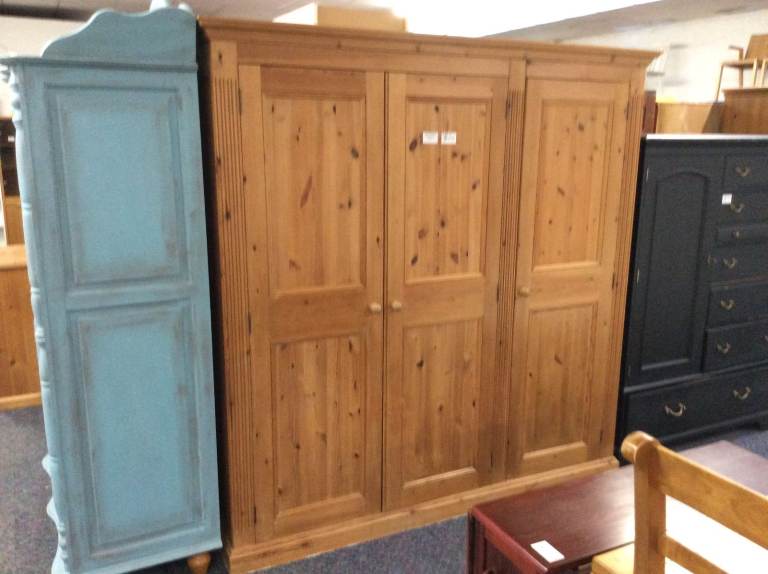 Triple wardrobe #63403 £150