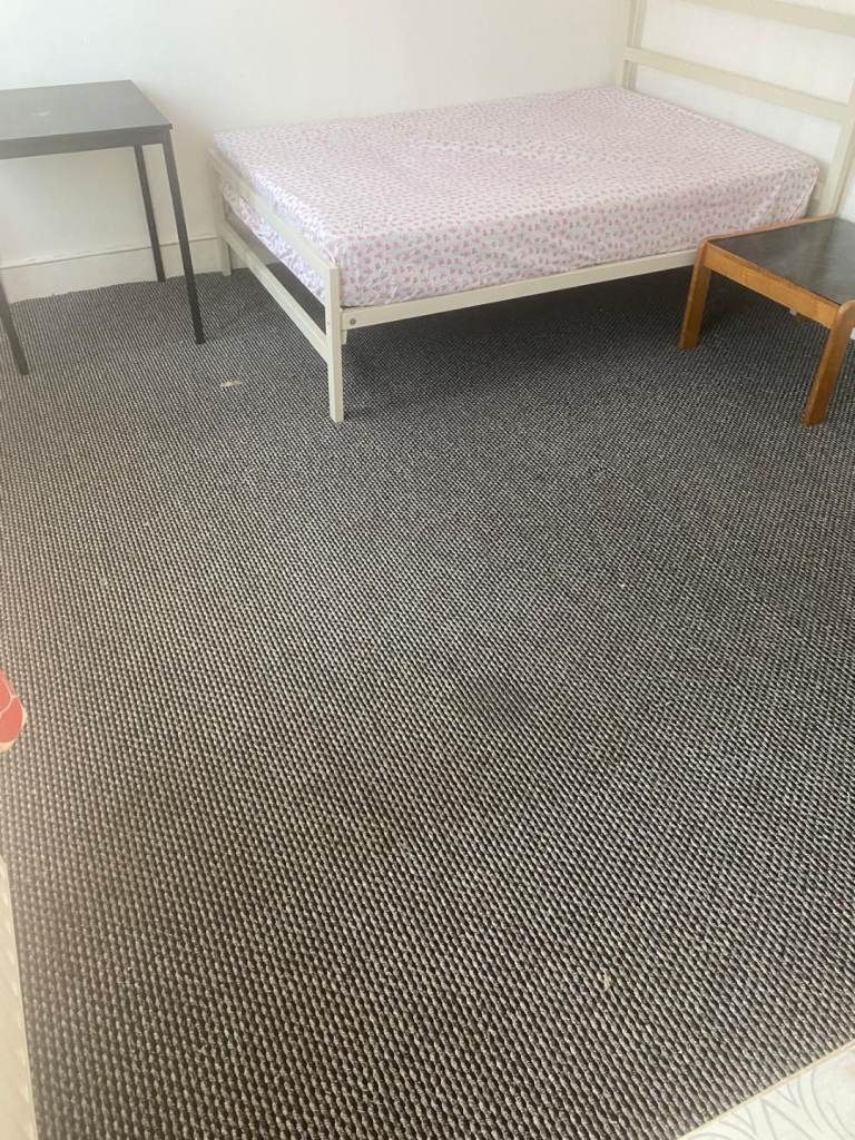 One large double room available in East ham 