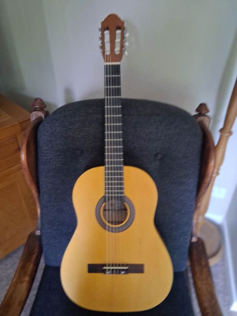 Stagg C440 4/4 M Full Size Cassical Guitar - Less than a month old
