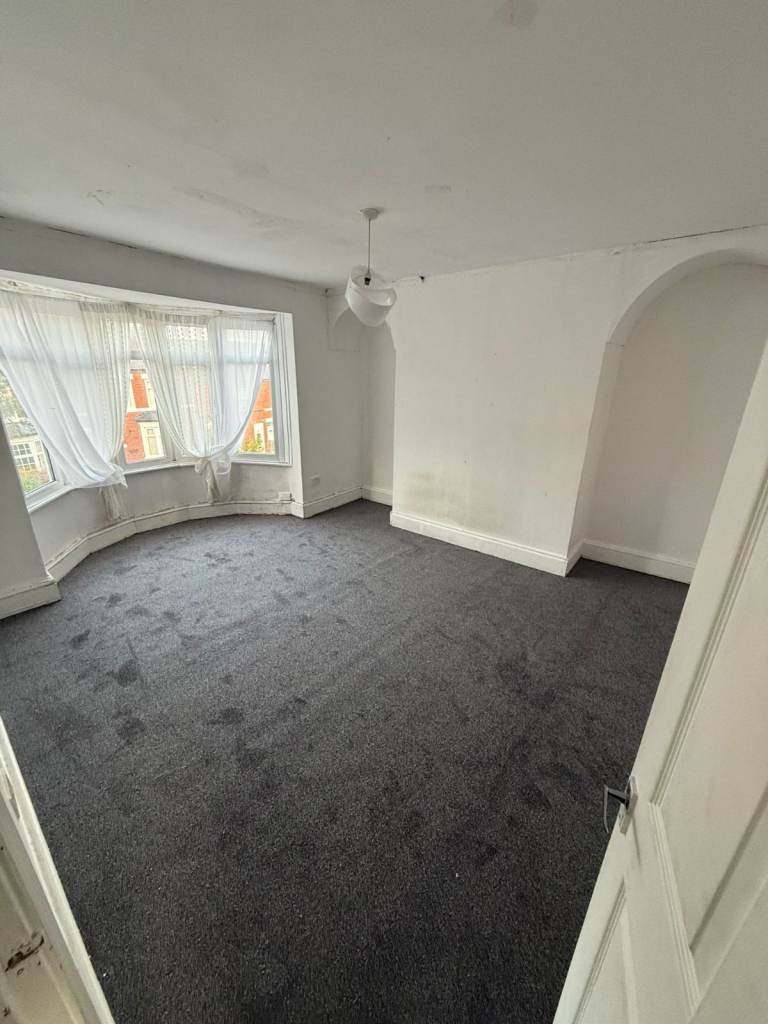 Nice 2 bed upper on the Avenue. NE10 . Gateshead