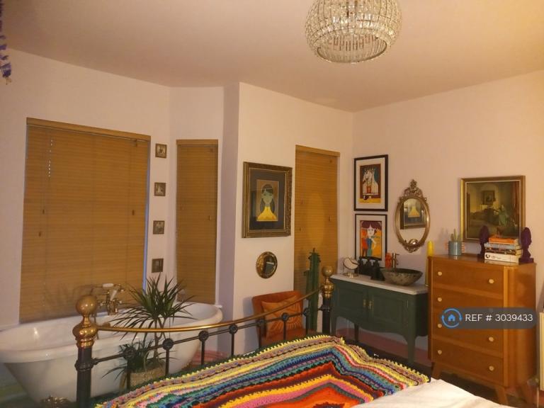 4 bedroom house in Balmoral Drive, Manchester, M34 (4 bed) (#3039433)