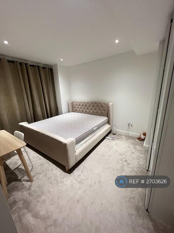 1 bedroom in Rothesay House, London, W6 (#2703626)