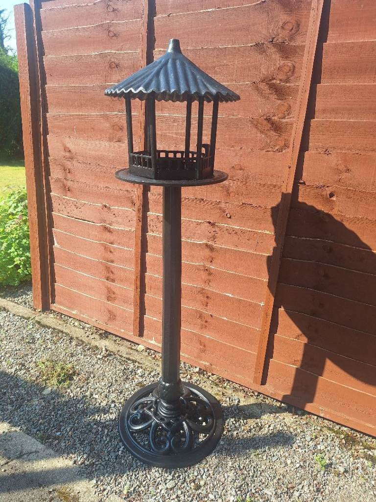 Cast Iron Garden Bird Feeder / Ornament – Good Condition