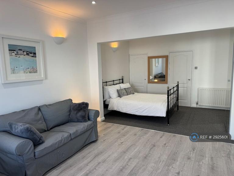 Studio flat in Colonial Road, Slough, SL1 (#2925601)
