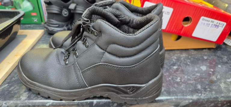  Black Safety Boots / Work Shoes - Size 11