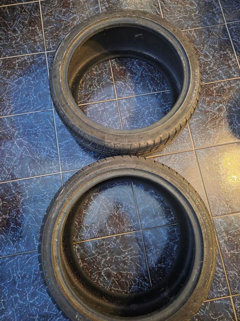 2 x snowmaster winter tyres 225/40/18