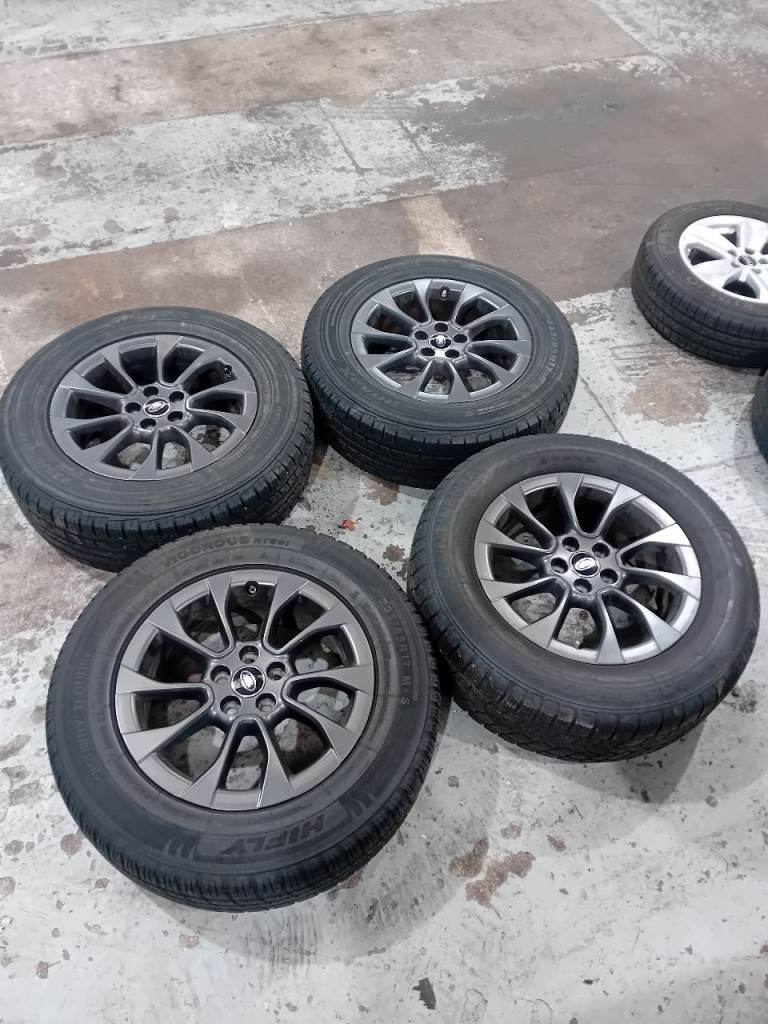17" Range Rover Land Rover Alloy Wheels 235/65/17 Good Tyres