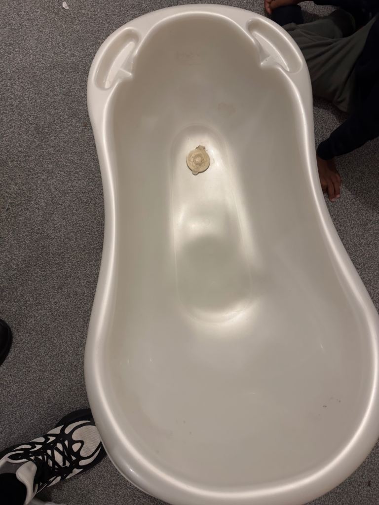 Baby Bath Tub – White, Good Condition