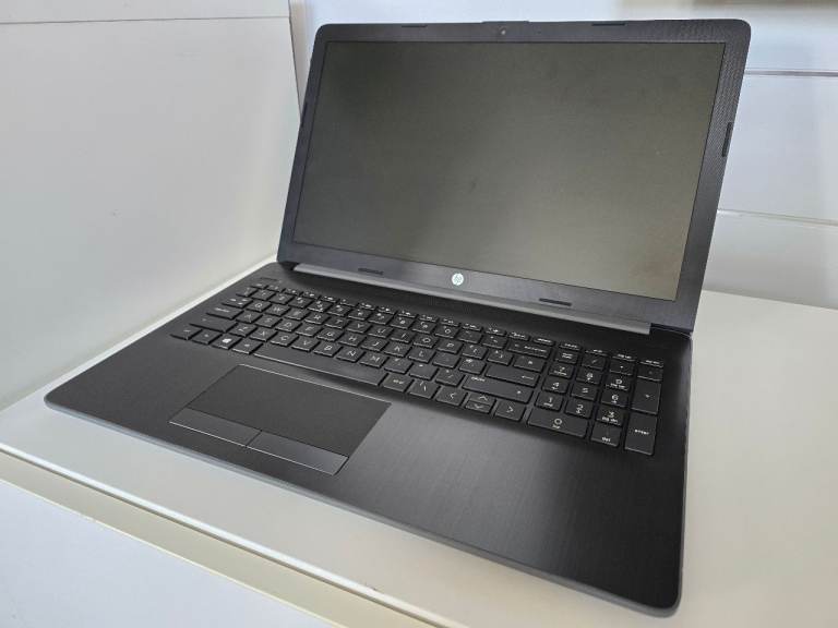 HP Pavilion 15-db0521 15inch laptop 8GB Ram, Windows 11
