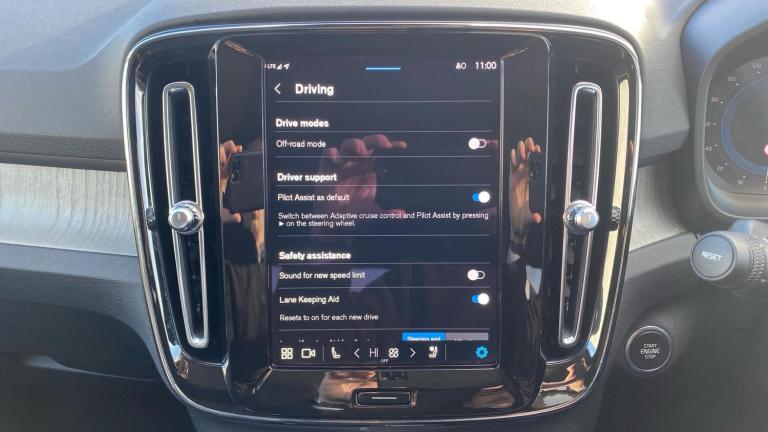 2024 Volvo XC40 2.0 B3 MHEV Ultra Bright SUV 5dr Petrol Hybrid DCT Auto Euro 6 (s/s) (163 p ESTAT...