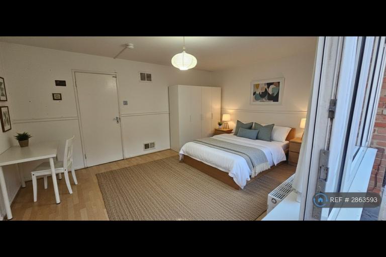 1 bedroom in Kilner Street, London, E14 (#2863593)