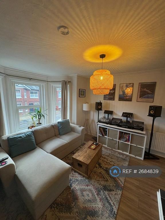 2 bedroom flat in Saint Catherines Road, Southampton, SO18 (2 bed) (#2684839)
