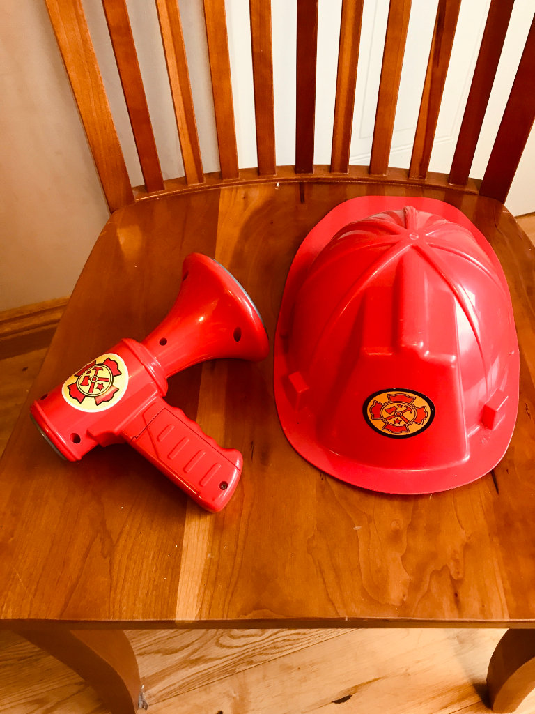 Costume, Fireman's Hat and Megaphone (battery run) (World Book Day) (3-6 years)