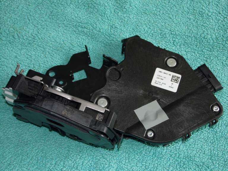 GENUINE LAND ROVER DEFENDER TAIL DOOR LOCK ACTUATOR L663 110 LR147949 NEW IN BOX
