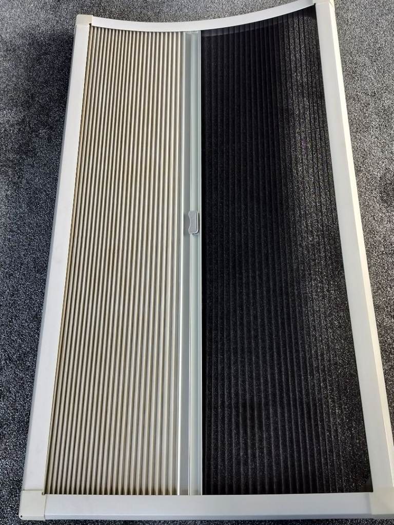 Hiki curved roof blind New