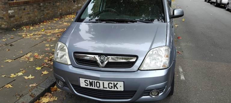 Silver Vauxhall Meriva