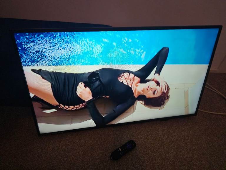 40" tv with Roku smart stick