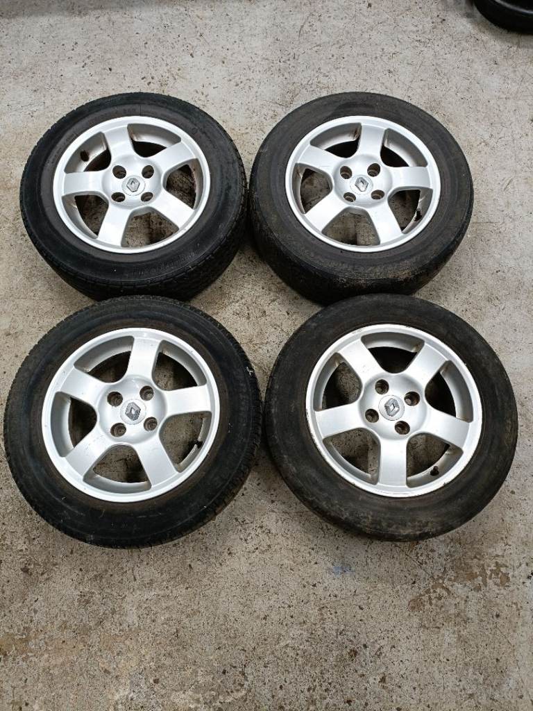 Renault Clio mk2 genuine 14" Alloy wheels with tyres