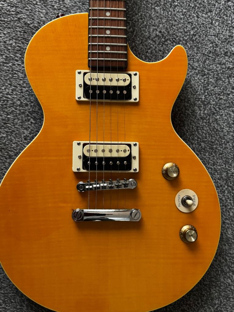 Lee Paul II Ephiphone Electric Guitar an Amp