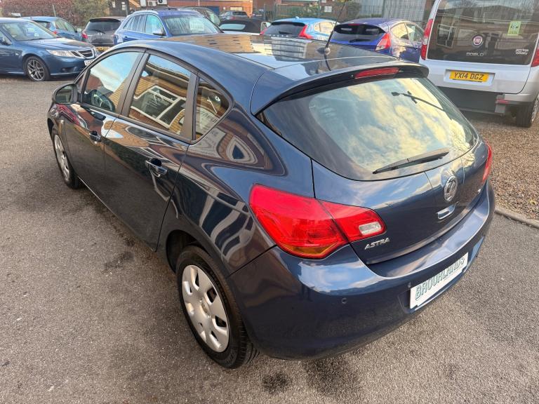 2012 Vauxhall Astra 1.6 Exclusiv Blue 5 Door Low Insurance Group Isofix Aux In