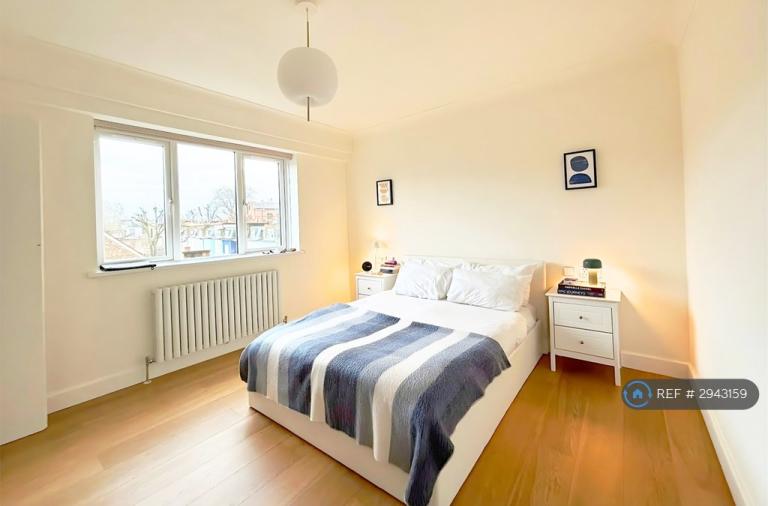 1 bedroom flat in Moscow Road, London, W2 (1 bed) (#2943159)