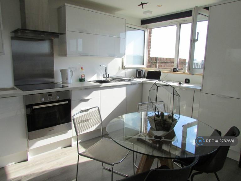 1 bedroom flat in Kentish Town, London, NW5 (1 bed) (#2783681)