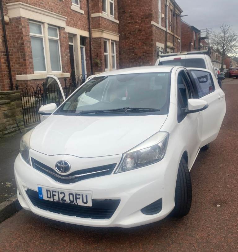 Toyota, YARIS, Hatchback, 2012, Manual, 998 (cc), 5 doors