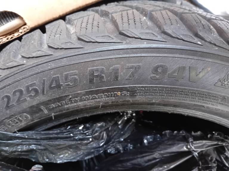 KUMHO WinterCraft Tyres x 2 LIKE NEW