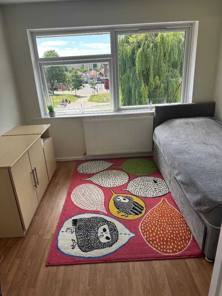 Single Room 2 min from Queensbury Tube