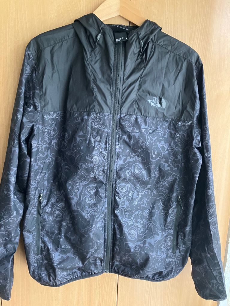 UNISEX NORTH FACE JACKET SIZE (M)