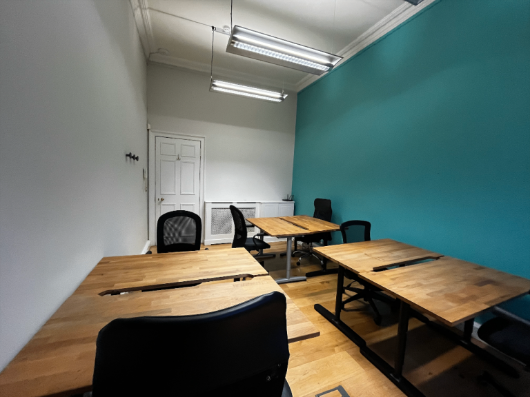 Ground Floor 6-Desk Office to Rent in Edinburgh - Albany Street