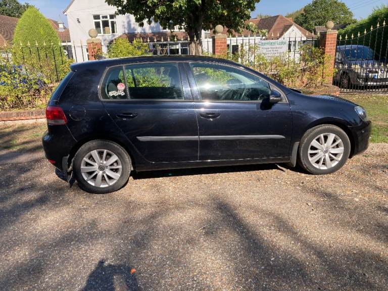 2010 VOLKSWAGEN GOLF 1.6 TDI DIESEL BLUEMOTION ,REV-SENCORS. £20 TAX, YEARS MOT.