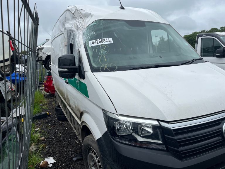 Volkswagen crafter 2.0 fwd mwb 2021 white BREAKING FOR PARTS 