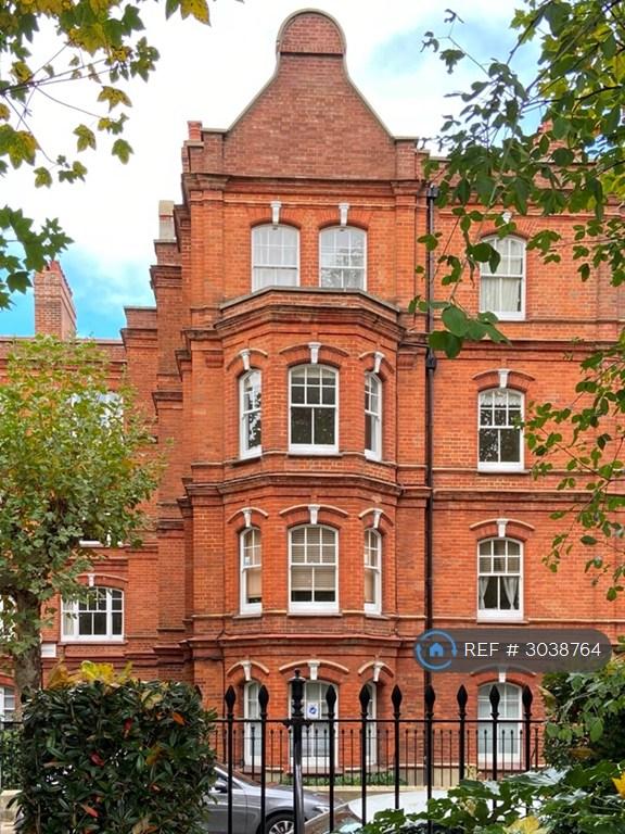 2 bedroom flat in Queens Club Gardens, London, W14 (2 bed) (#3038764)